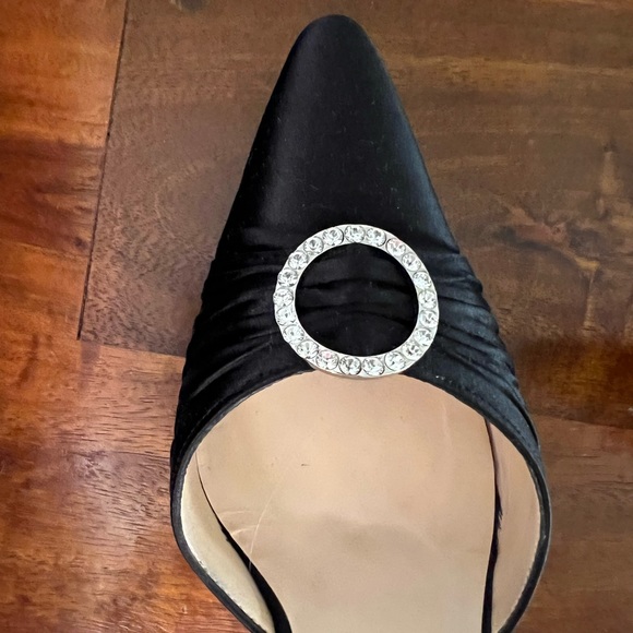 Manolo Blahnik 🖤💖 kitten satin buckle pumps, size: 6 - Picture 3 of 13
